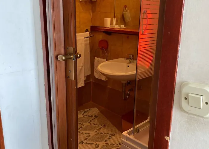 10 M From The Sea 오파티아