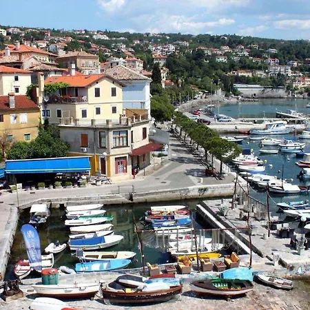 10 M From The Sea 3*