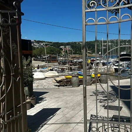 10 M From The Sea 3* Опатія