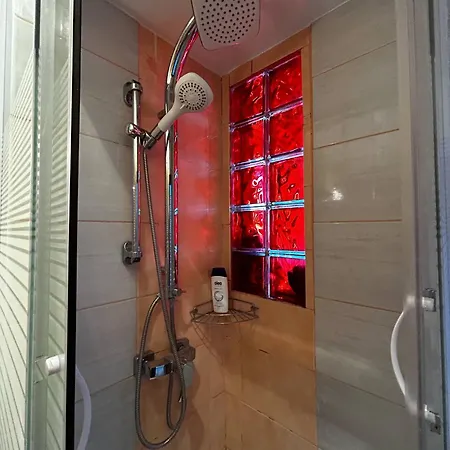 10 M From The Sea Опатія