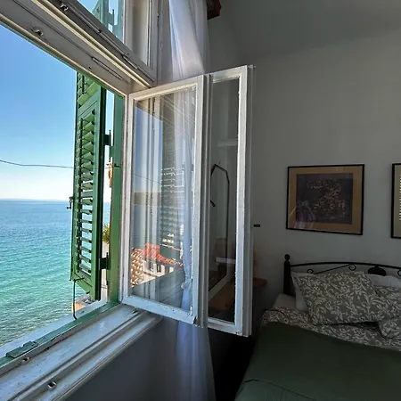 10 M From The Sea Гостьовий будинок 3*