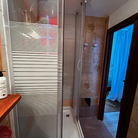 Гостьовий будинок 10 M From The Sea 3*