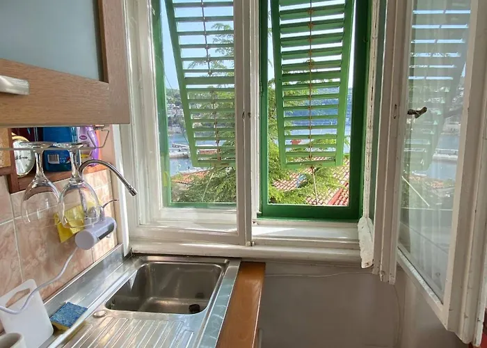 10 M From The Sea 3*