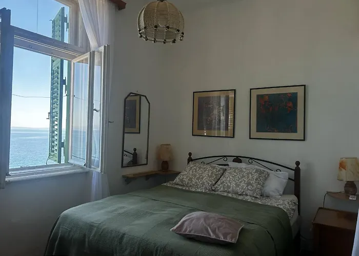 10 M From The Sea Gostinjska kuća